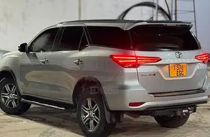 Toyota Fortuner 2022 Silver