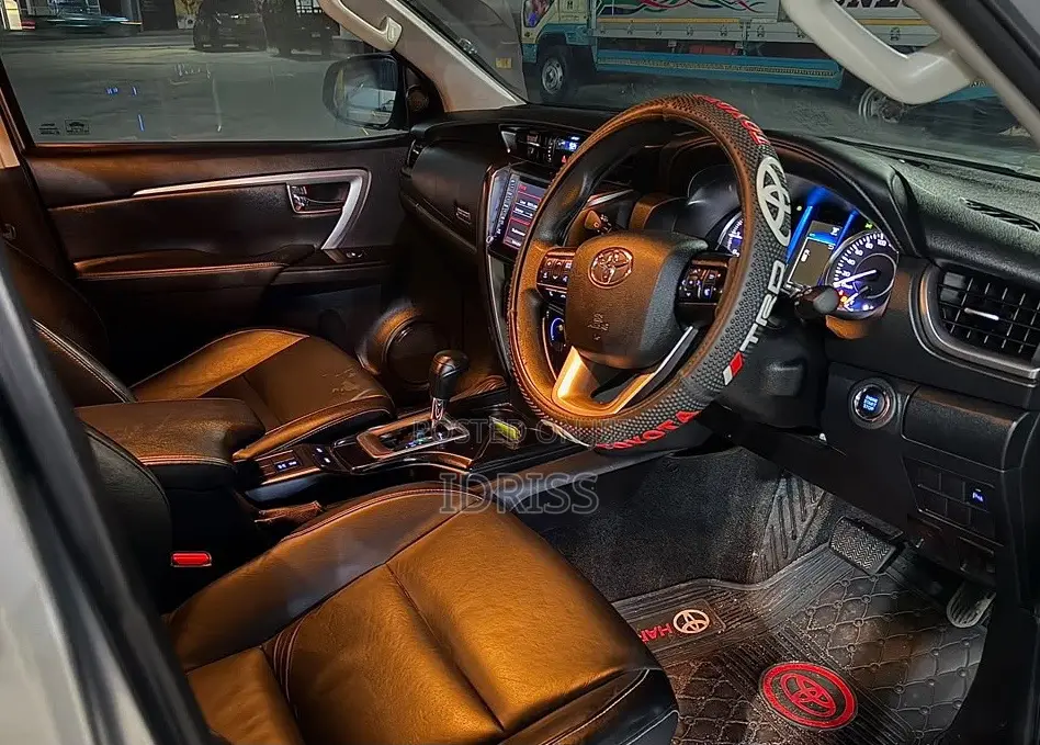 Toyota Fortuner 2022 Silver