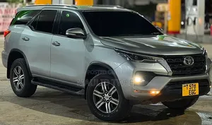 Toyota Fortuner 2022 Silver