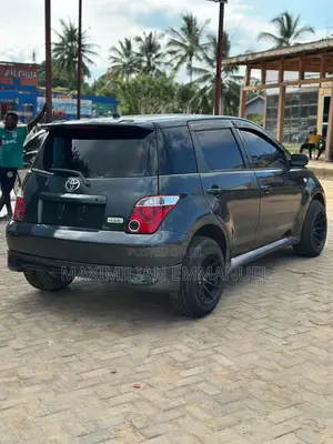 Toyota IST 2005 Black