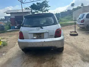 Toyota IST 2004 Silver