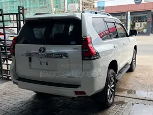 Toyota Land Cruiser Prado 2018 White