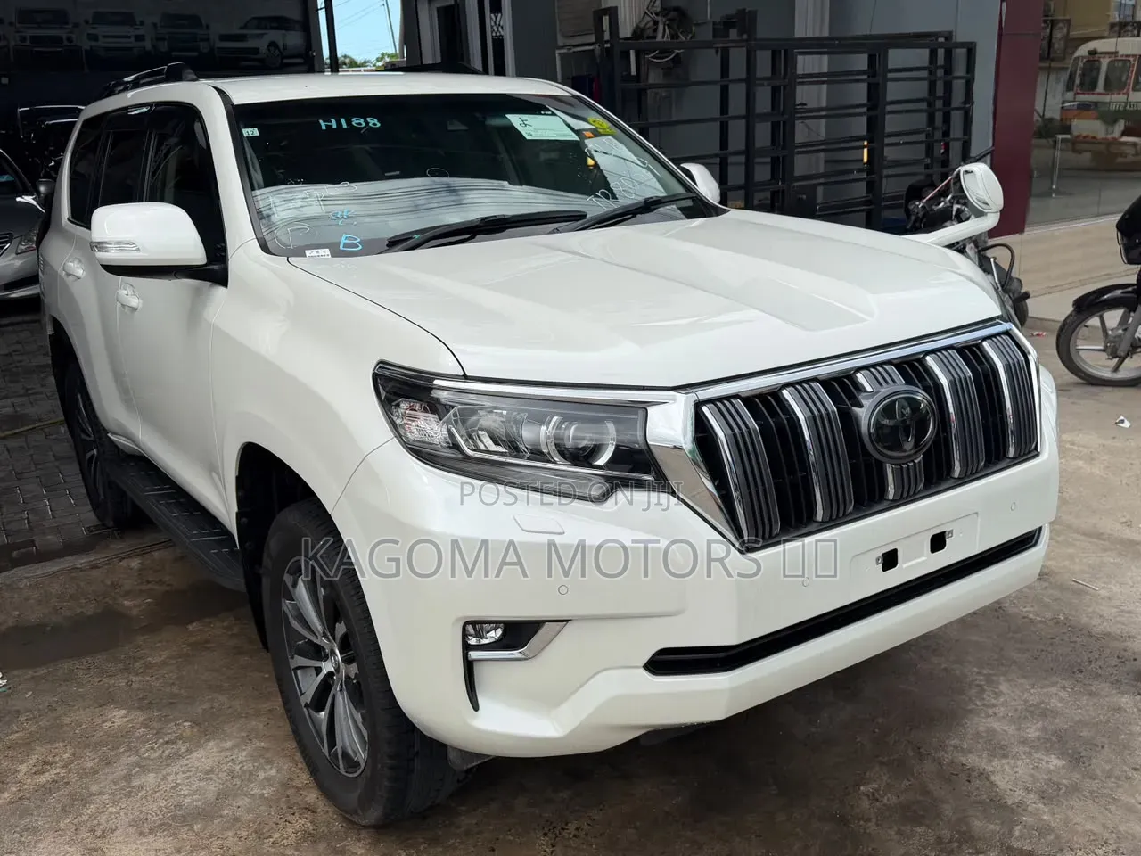 Toyota Land Cruiser Prado 2018 White