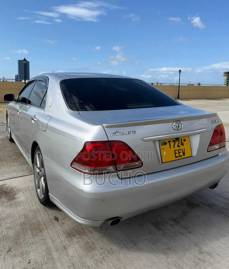 Toyota Crown Royale 2005 Silver