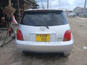 Toyota IST 2004 Silver