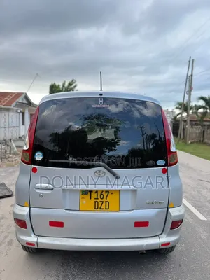 Toyota Fun Cargo 2006 Silver