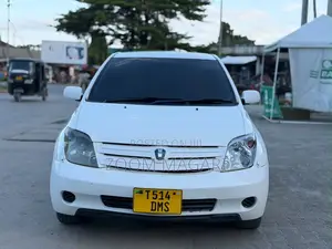Toyota IST 2005 White