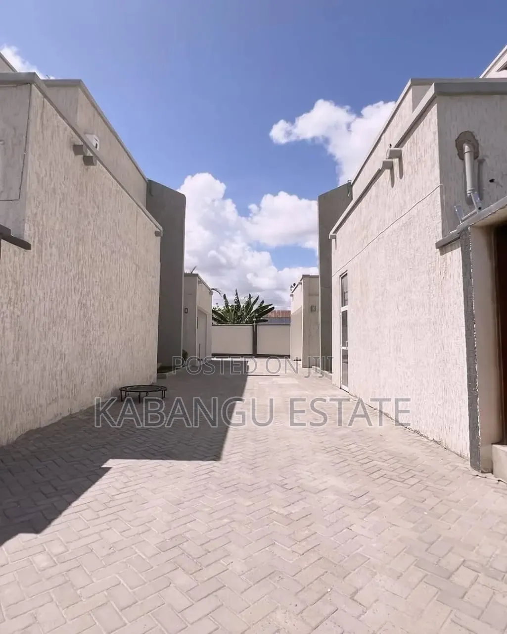 4bdrm Villa in Mikocheni for rent
