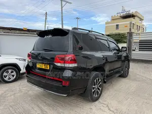 Toyota Land Cruiser 4.6 V8 GX 2012 Black