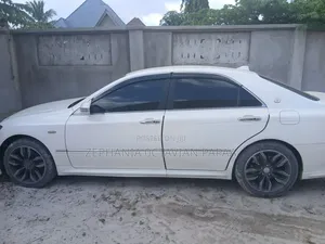 Toyota Crown 2006 White