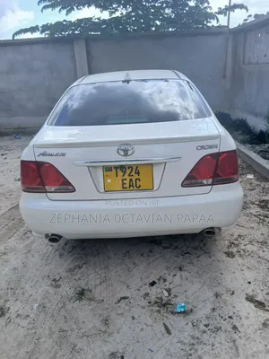 Toyota Crown 2006 White
