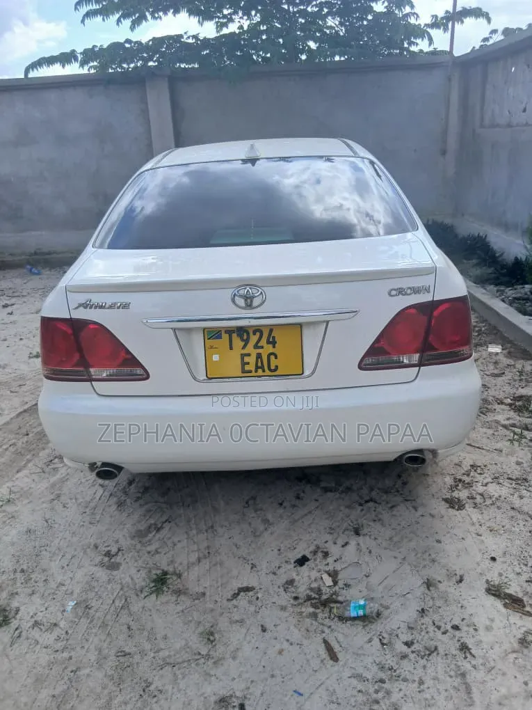 Toyota Crown 2006 White
