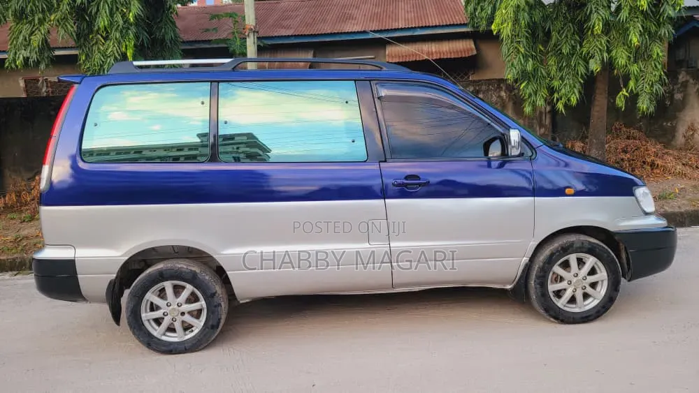 Toyota Noah 2.0 AWD (8 Seater) 2001 Blue