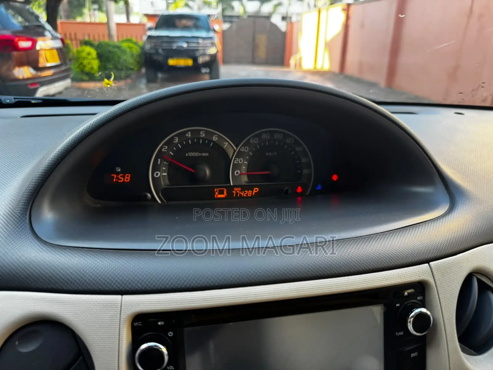 Toyota Sienta 2005 Red