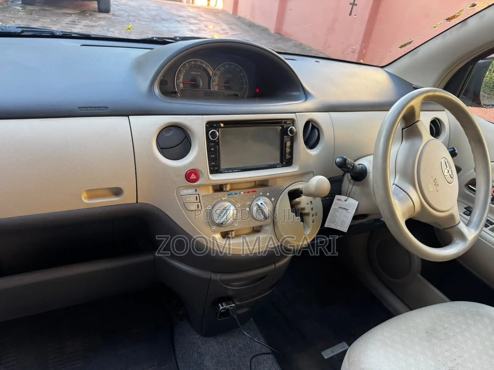 Toyota Sienta 2005 Red
