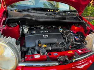 Toyota Sienta 2005 Red