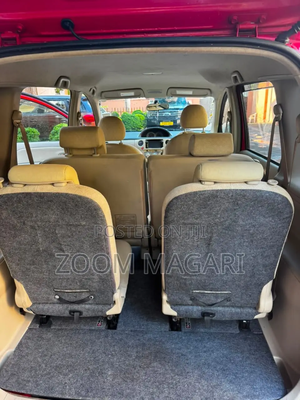 Toyota Sienta 2005 Red