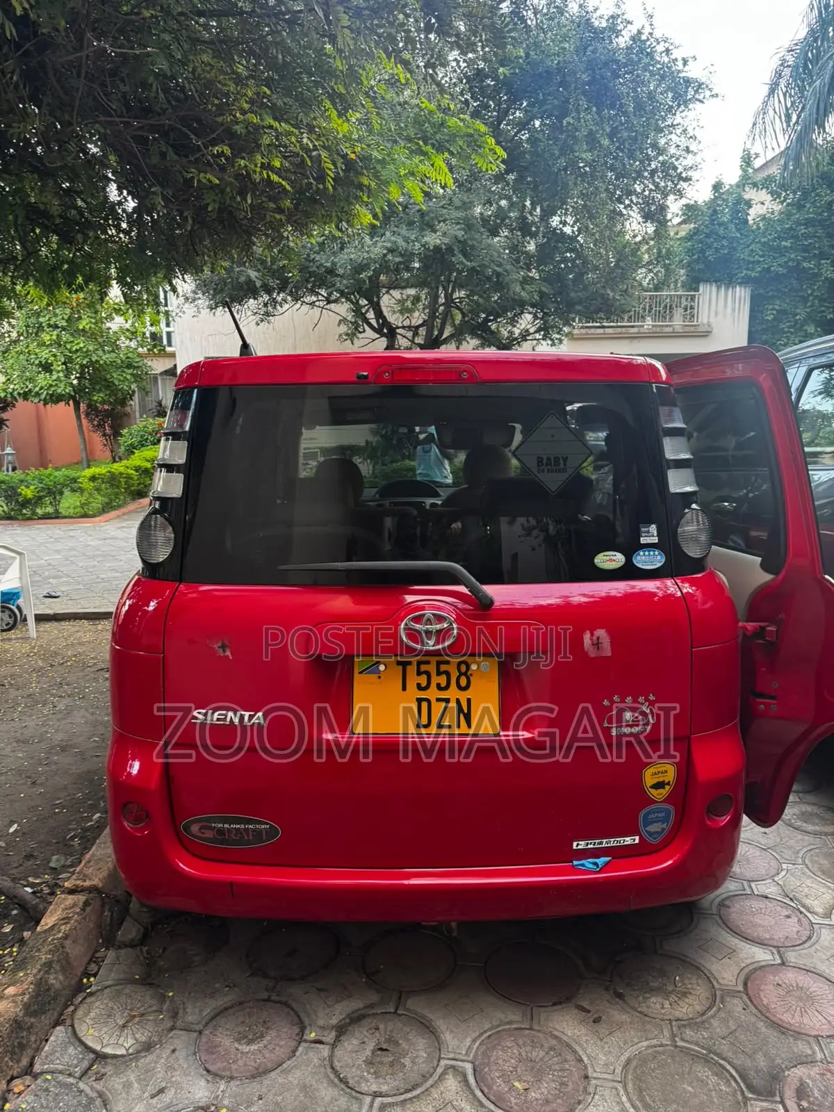 Toyota Sienta 2005 Red
