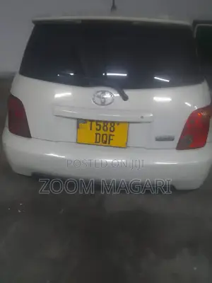 Toyota IST 2004 White