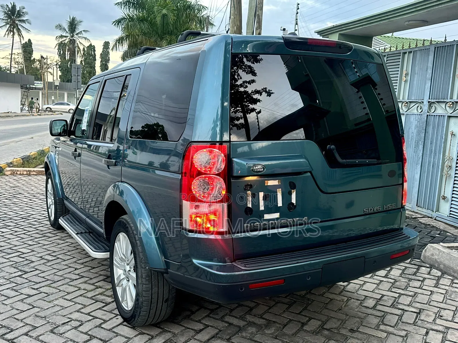 Land Rover Discovery 2012 Gray