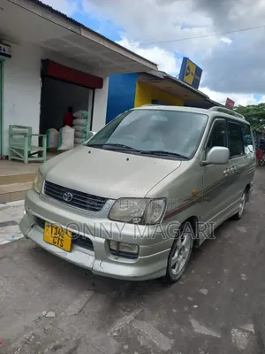 Toyota Noah 2001 Gold