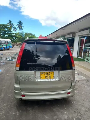 Toyota Noah 2001 Gold