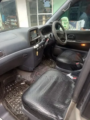 Toyota Noah 2001 Gold