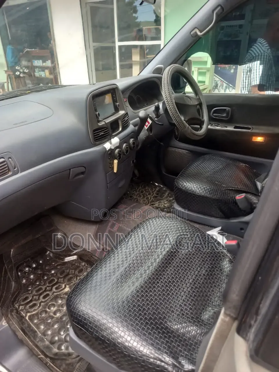 Toyota Noah 2001 Gold