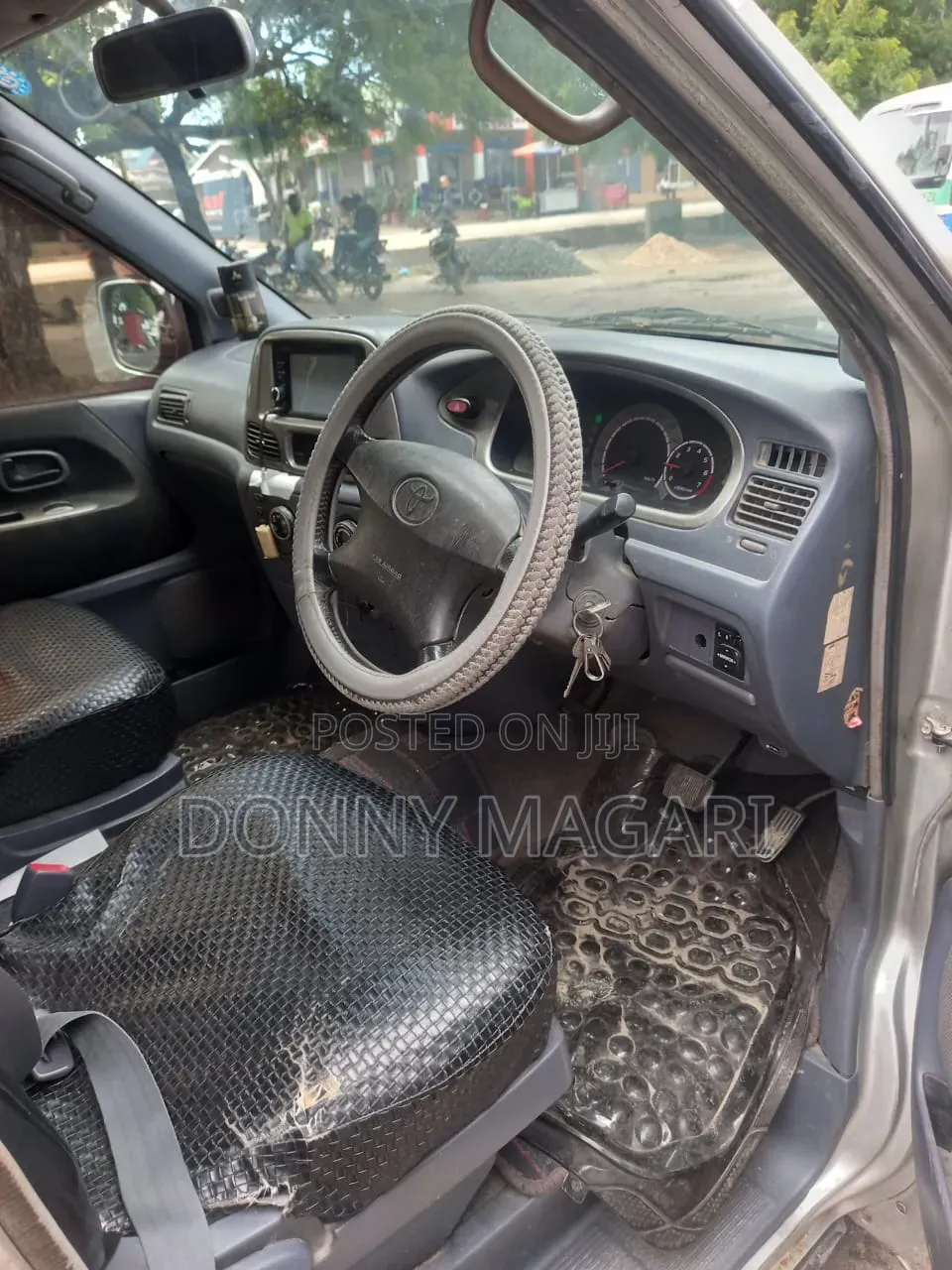 Toyota Noah 2001 Gold