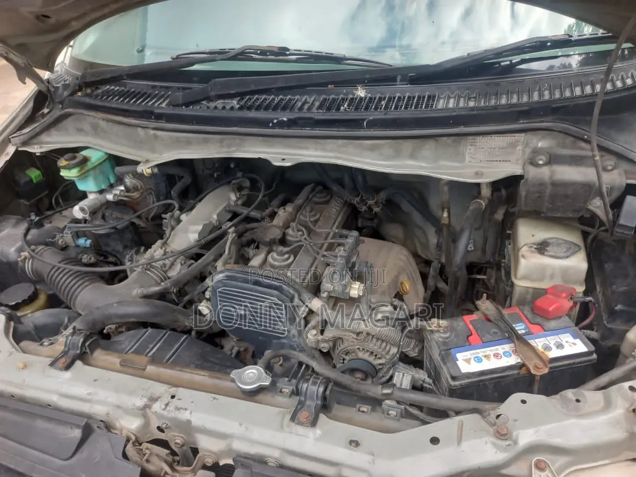 Toyota Noah 2001 Gold