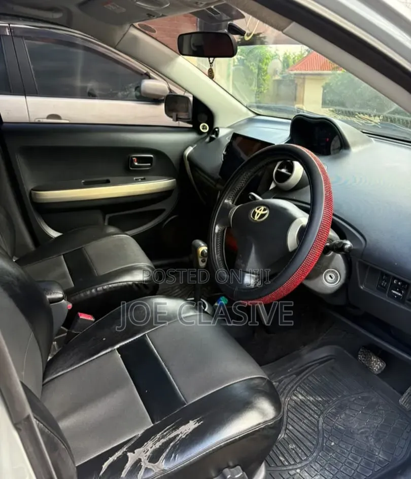 Toyota IST 2005 Silver