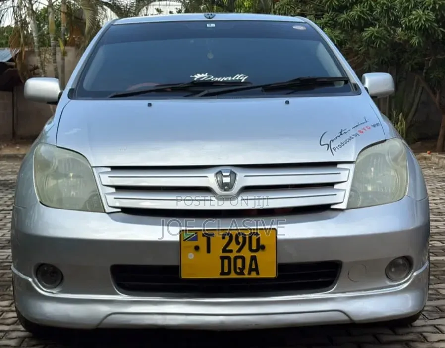 Toyota IST 2005 Silver