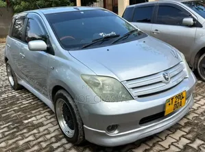 Toyota IST 2005 Silver