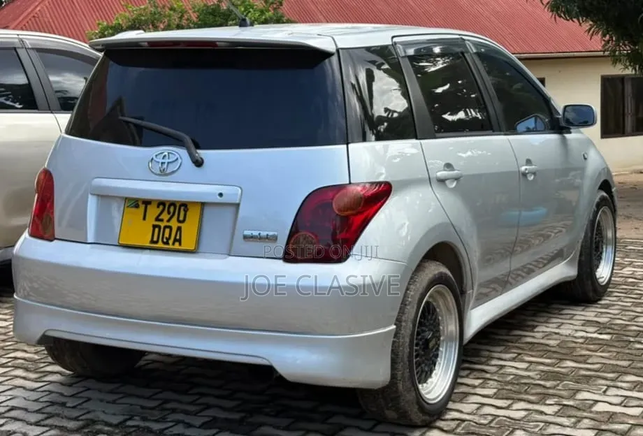 Toyota IST 2005 Silver
