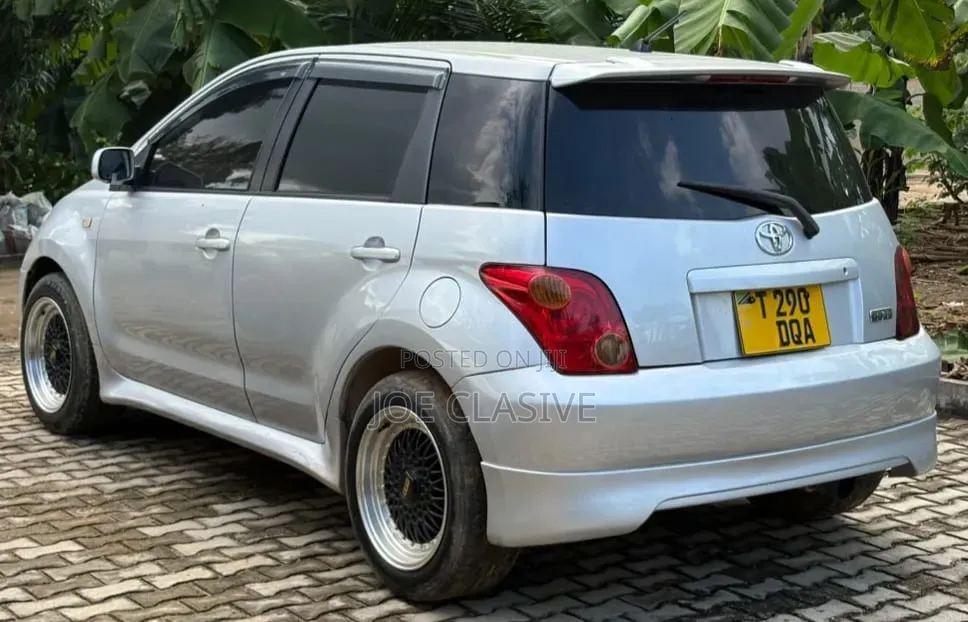 Toyota IST 2005 Silver