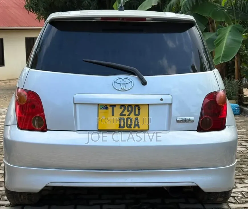 Toyota IST 2005 Silver