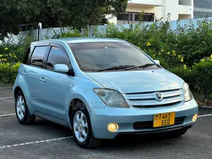 Toyota IST 2004 Silver