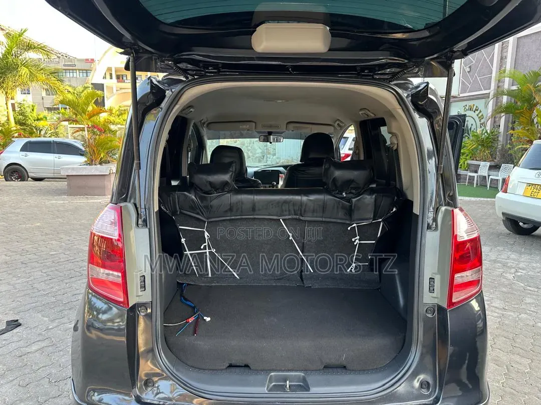 Toyota Ractis 2008 Black