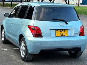 Toyota IST 2004 Blue