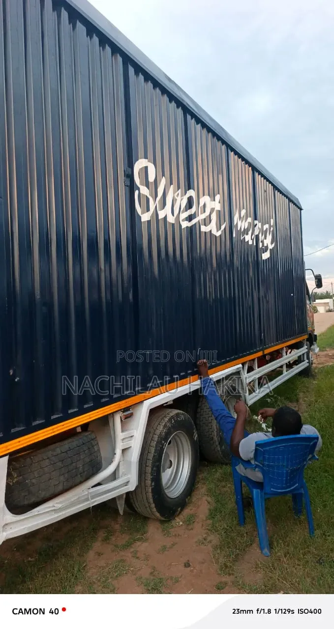 Mitsubishi Fuso 1998 Silver