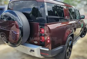 Land Rover Defender 2023 Red