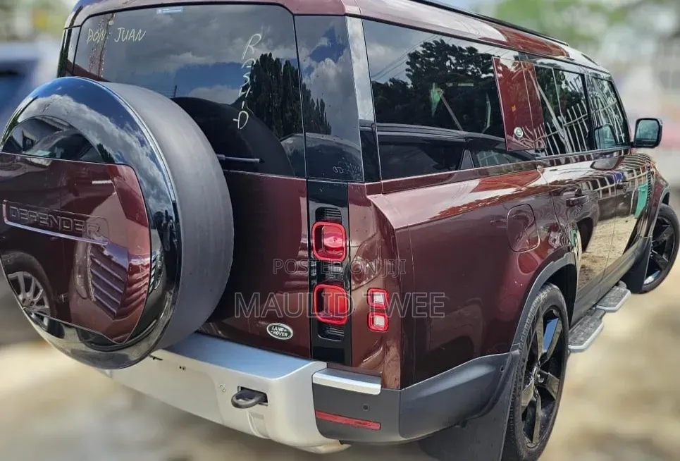 Land Rover Defender 2023 Red