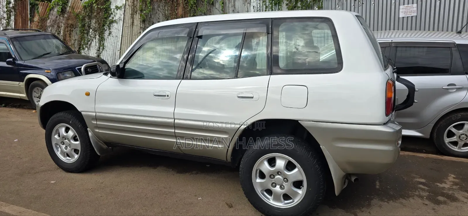Toyota RAV4 Base FWD 1999 Silver