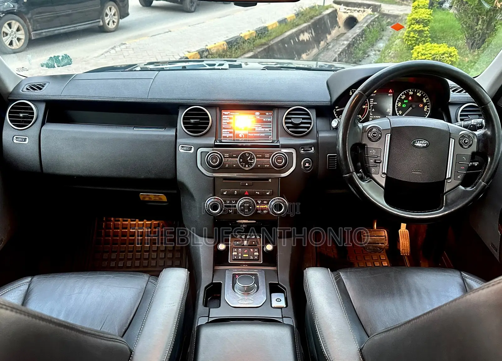 Land Rover Discovery 2013 Blue