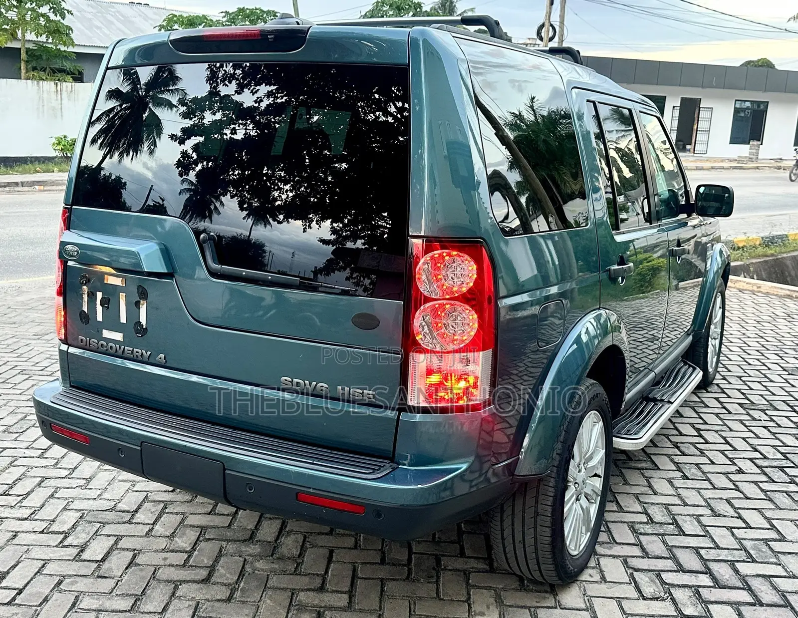 Land Rover Discovery 2013 Blue