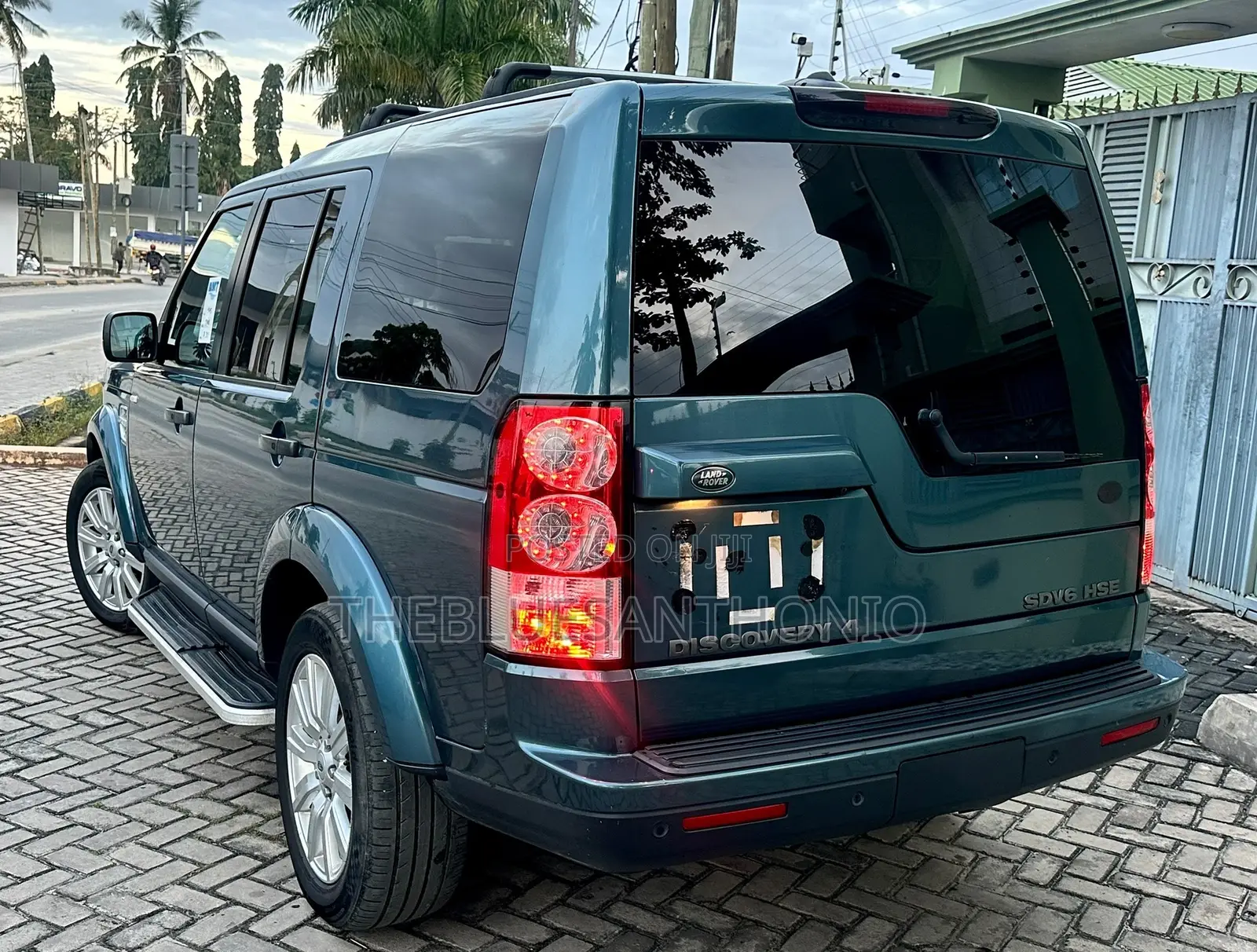 Land Rover Discovery 2013 Blue
