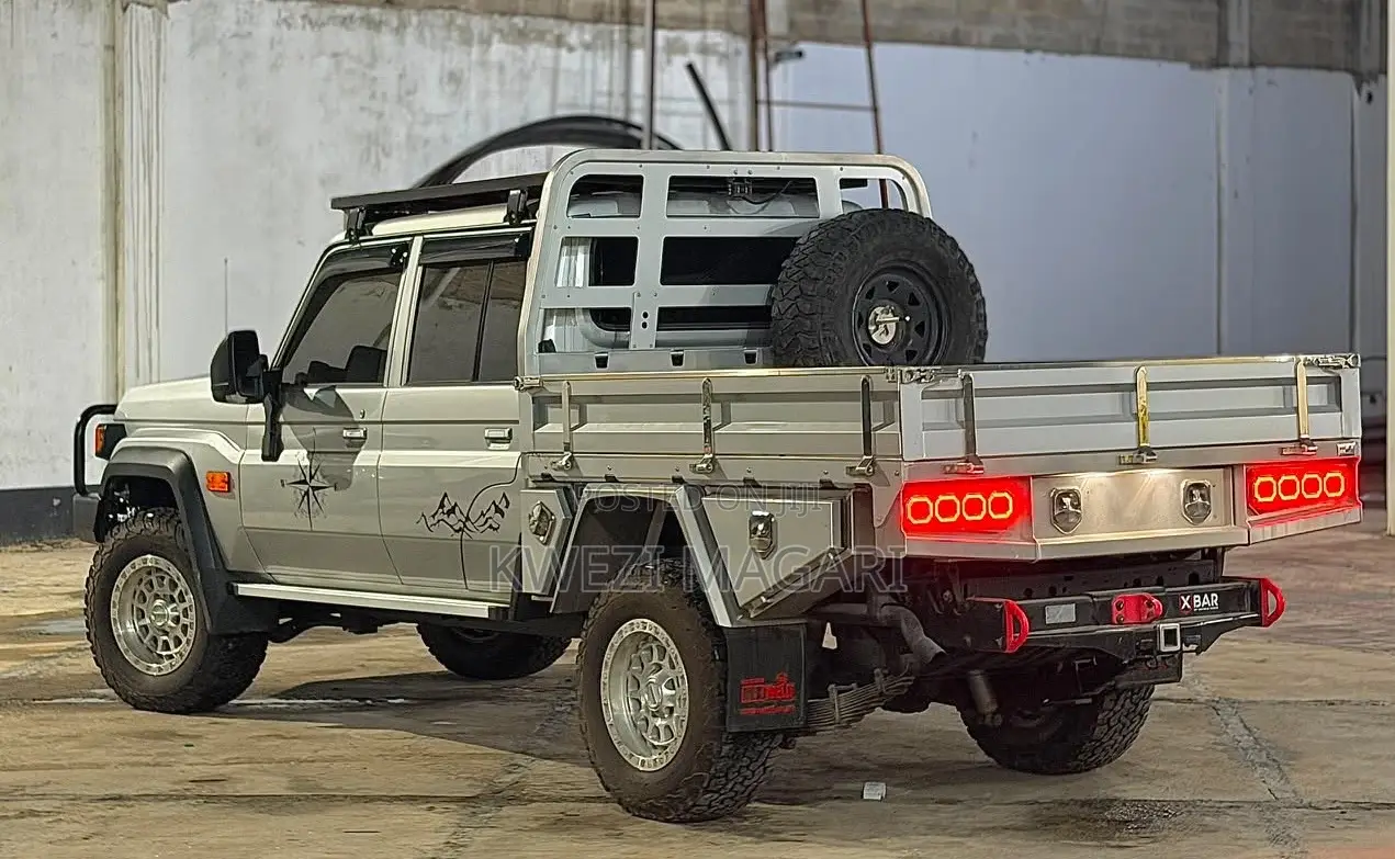 Toyota Land Cruiser 2025 Silver
