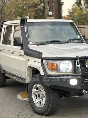 Toyota Land Cruiser 2016 White