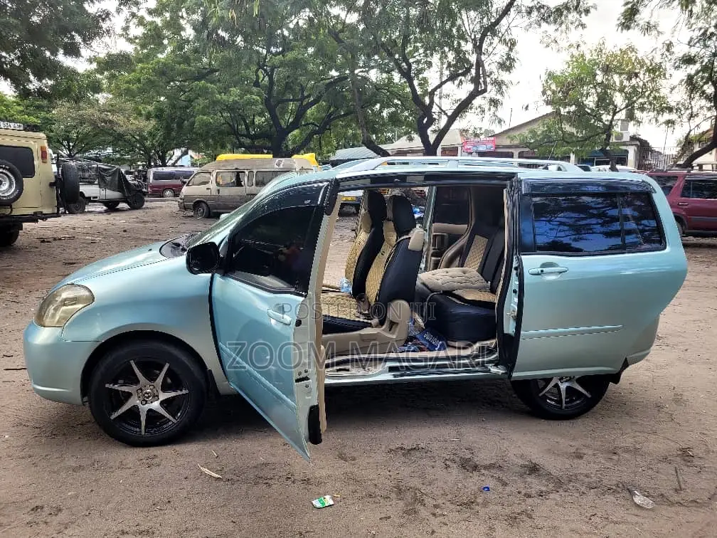 Toyota Raum 2003 Blue