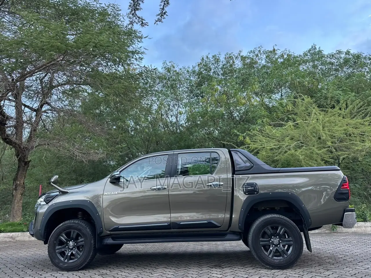Toyota Hilux 2022 Gray
